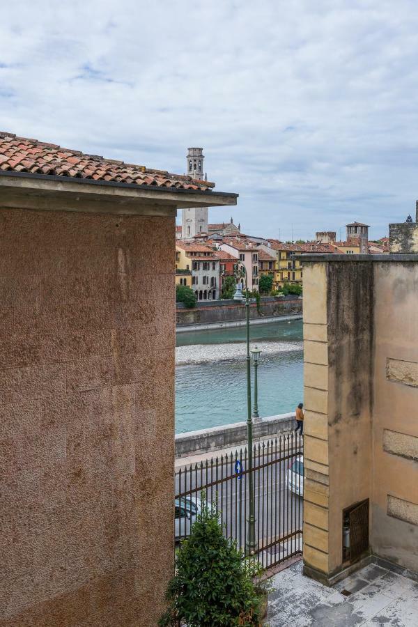 Domus Athesis Al Teatro Romano เวโรนา ภายนอก รูปภาพ